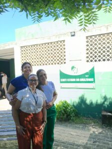 Profa. Dra Eveline e mestrandas do POLEDUC Karoline Lima e Laís Rodrigues